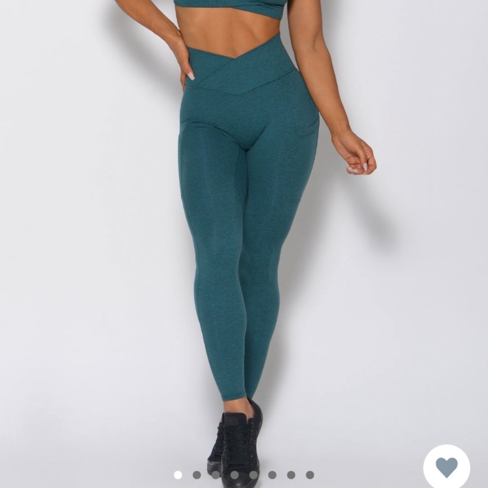 Bombshell sportswear contour leggings.